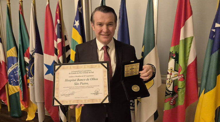 Hospital Banco de Olhos São Pietro recebe Medalha da 56ª Legislatura da Assembleia Legislativa do RS