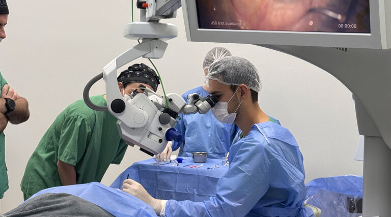 Certificação técnica em implantes iStent para glaucoma