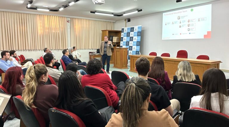 Hospital Banco de Olhos São Pietro recebe aula inaugural do Programa Universidades Johnson & Johnson Surgical Vision